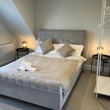 Stylish 1 Bed Flat With Private Terrace In Wimbledon - 3 The Queens Лондон Екстер'єр фото