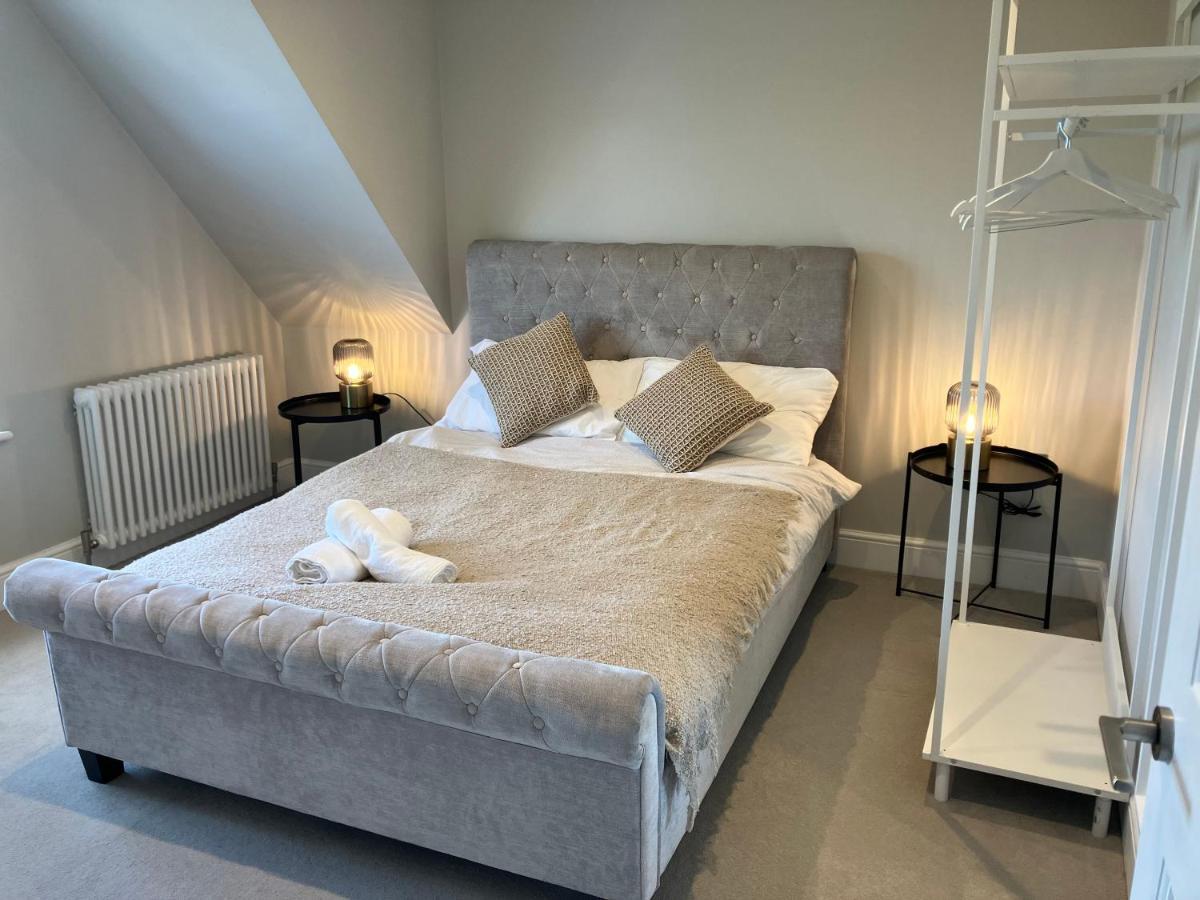 Stylish 1 Bed Flat With Private Terrace In Wimbledon - 3 The Queens Лондон Екстер'єр фото