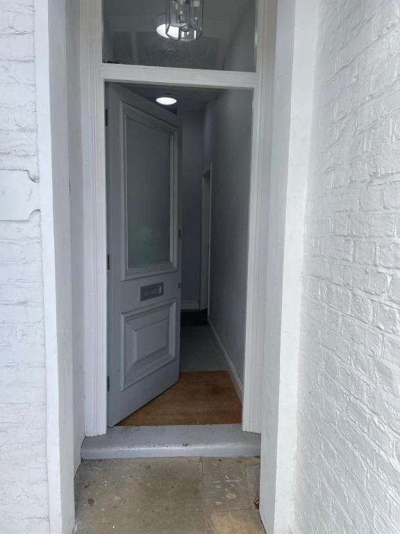 Stylish 1 Bed Flat With Private Terrace In Wimbledon - 3 The Queens Лондон Екстер'єр фото