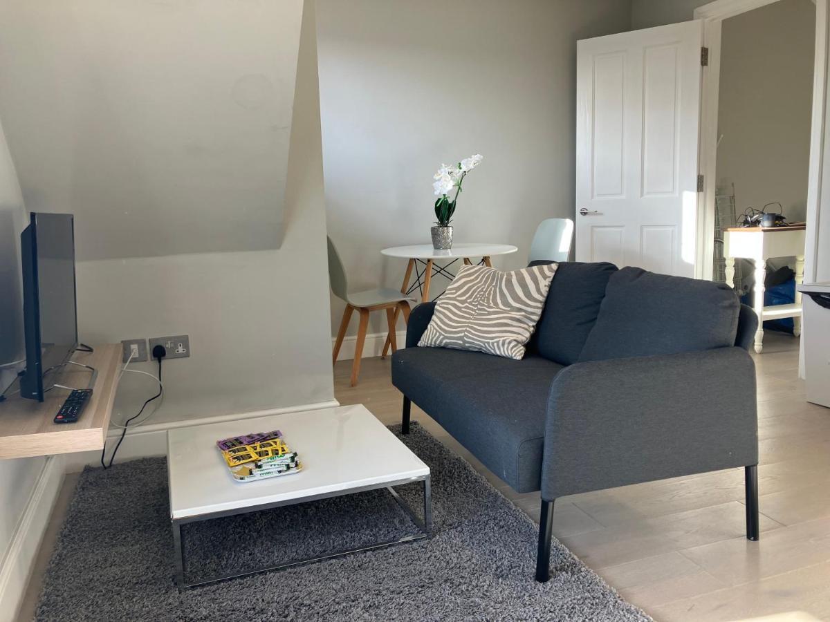 Stylish 1 Bed Flat With Private Terrace In Wimbledon - 3 The Queens Лондон Екстер'єр фото