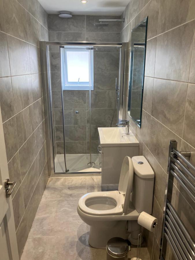 Stylish 1 Bed Flat With Private Terrace In Wimbledon - 3 The Queens Лондон Екстер'єр фото